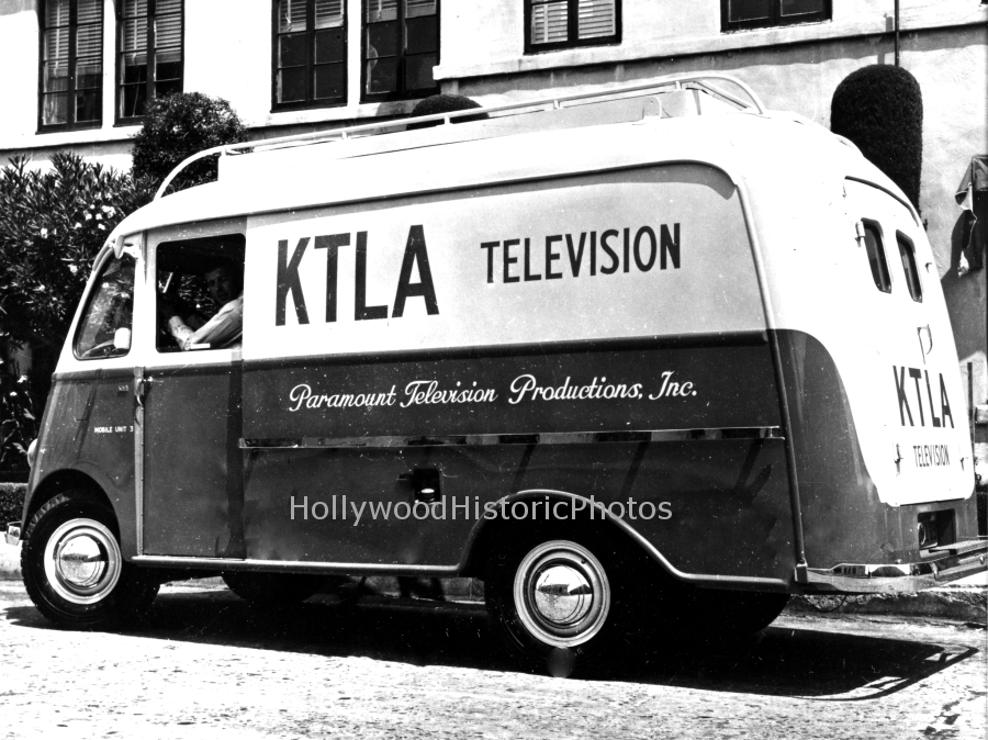 KTLA mobile unit Paramount lot 1949 wm.jpg